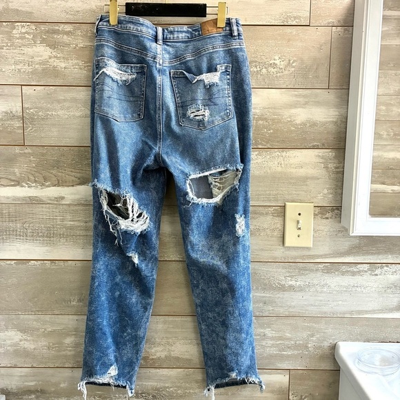 American Eagle Destroyed Stretch Mom Jean - Picture 6 of 10
